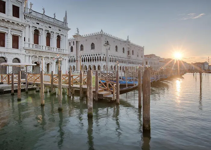 NH Venezia Santa LuciaAlbergo