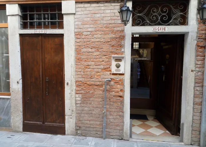 SS. Giovanni E PaoloAlbergo